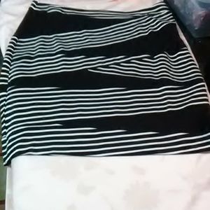 Chicos sz 3 horizontal print skirt